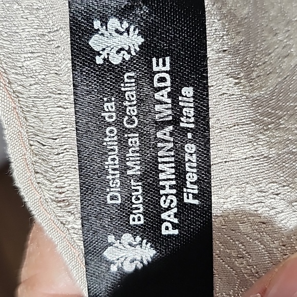 Pashmina made Italian scarf. Blush color. 27" X 72" long. - Picture 4 of 7